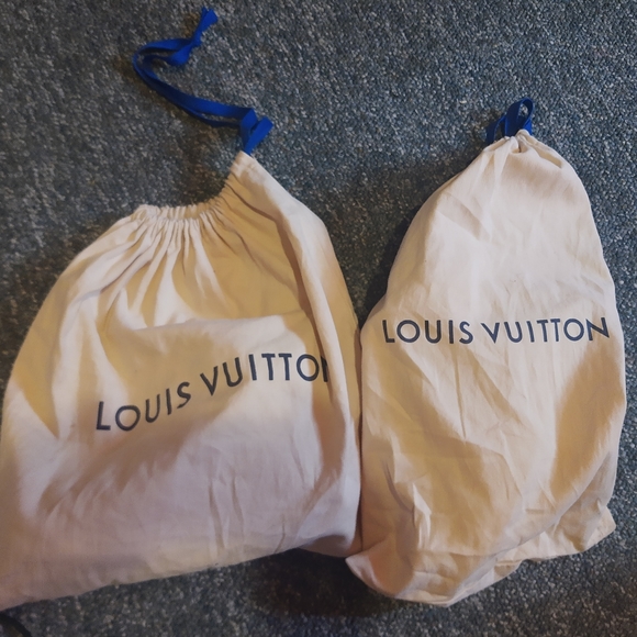 White Louis Vuitton hightop sneakers - Picture 2 of 7